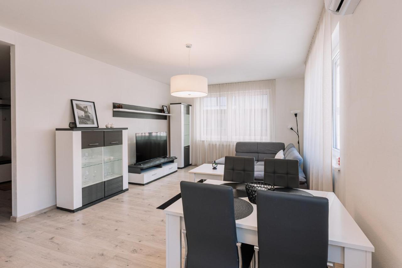 Skau 1 Old Town Family & Business Apartment Free Parking Bratislava Exterior photo